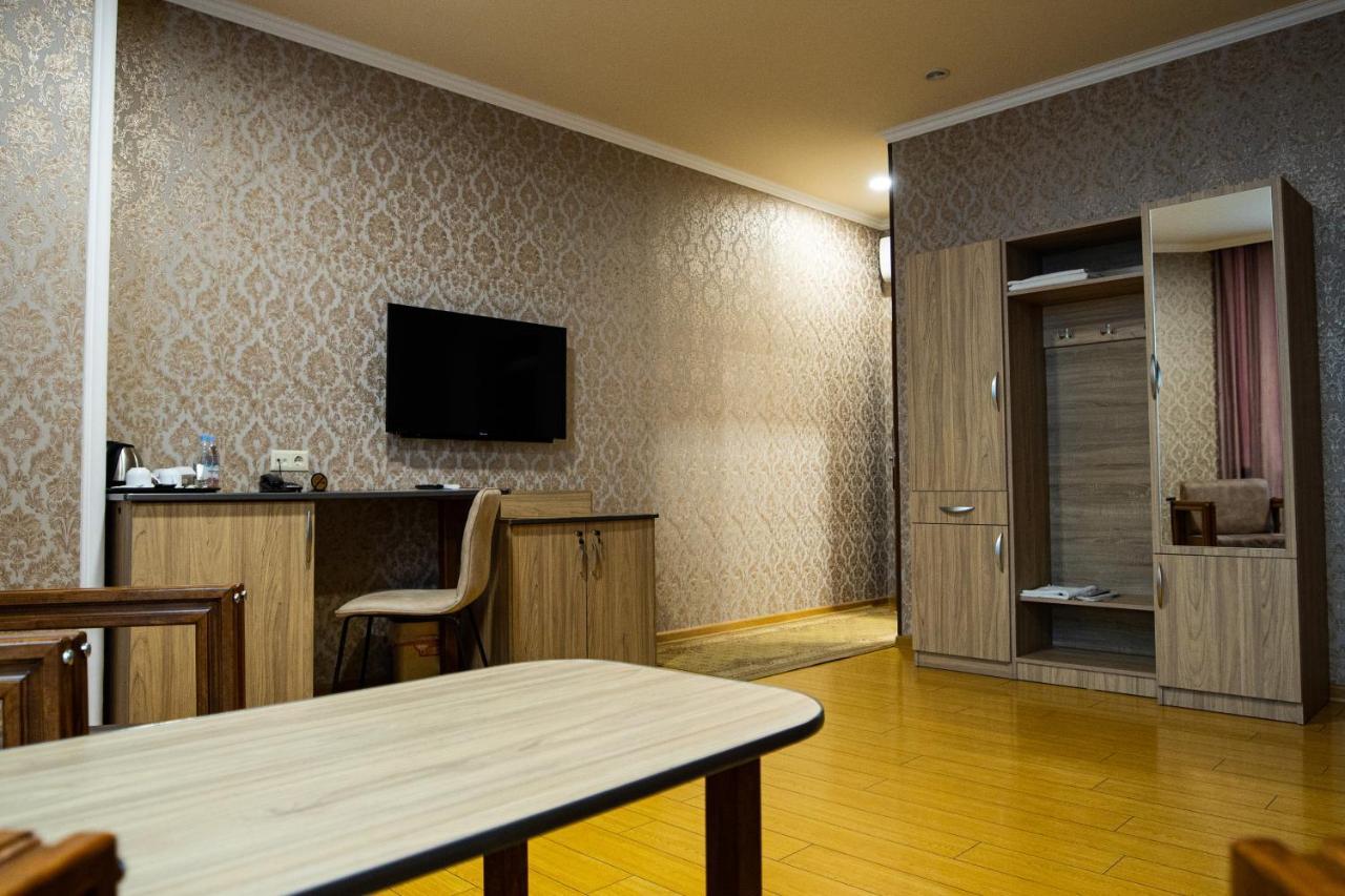Inga Hotel Yerevan Bagian luar foto