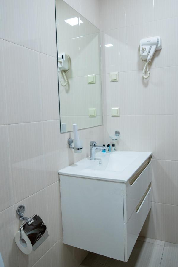 Inga Hotel Yerevan Bagian luar foto