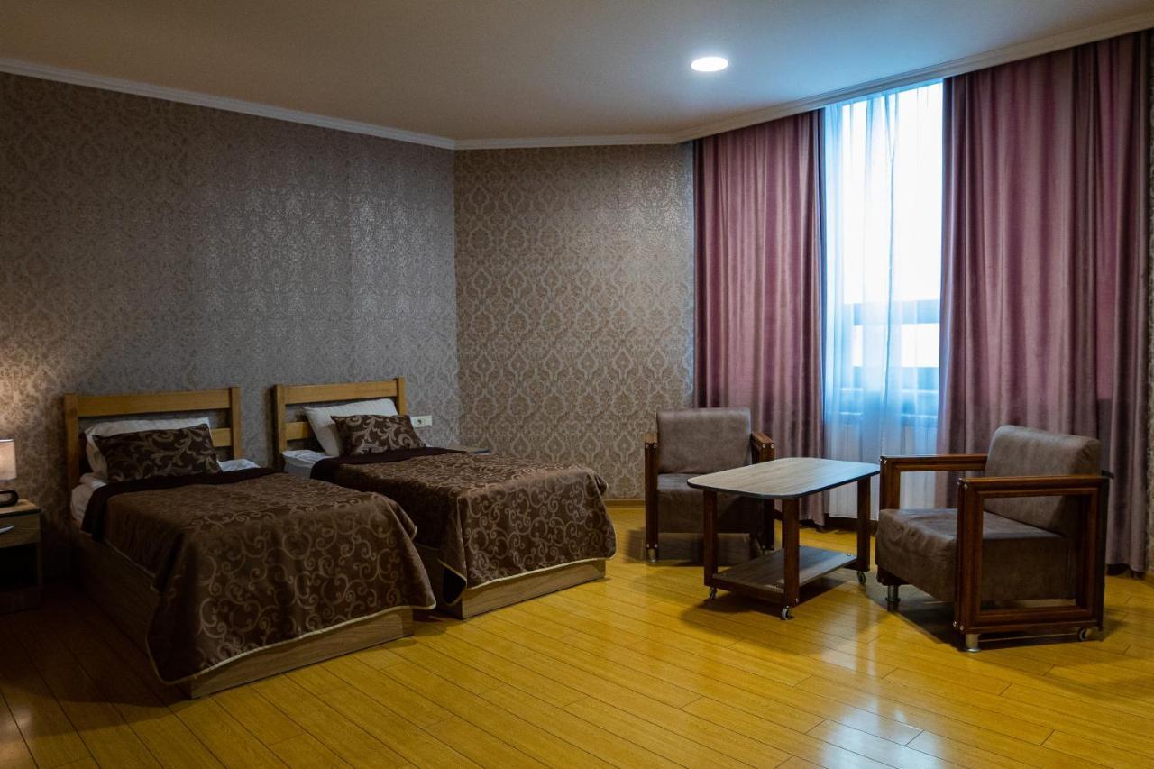 Inga Hotel Yerevan Bagian luar foto