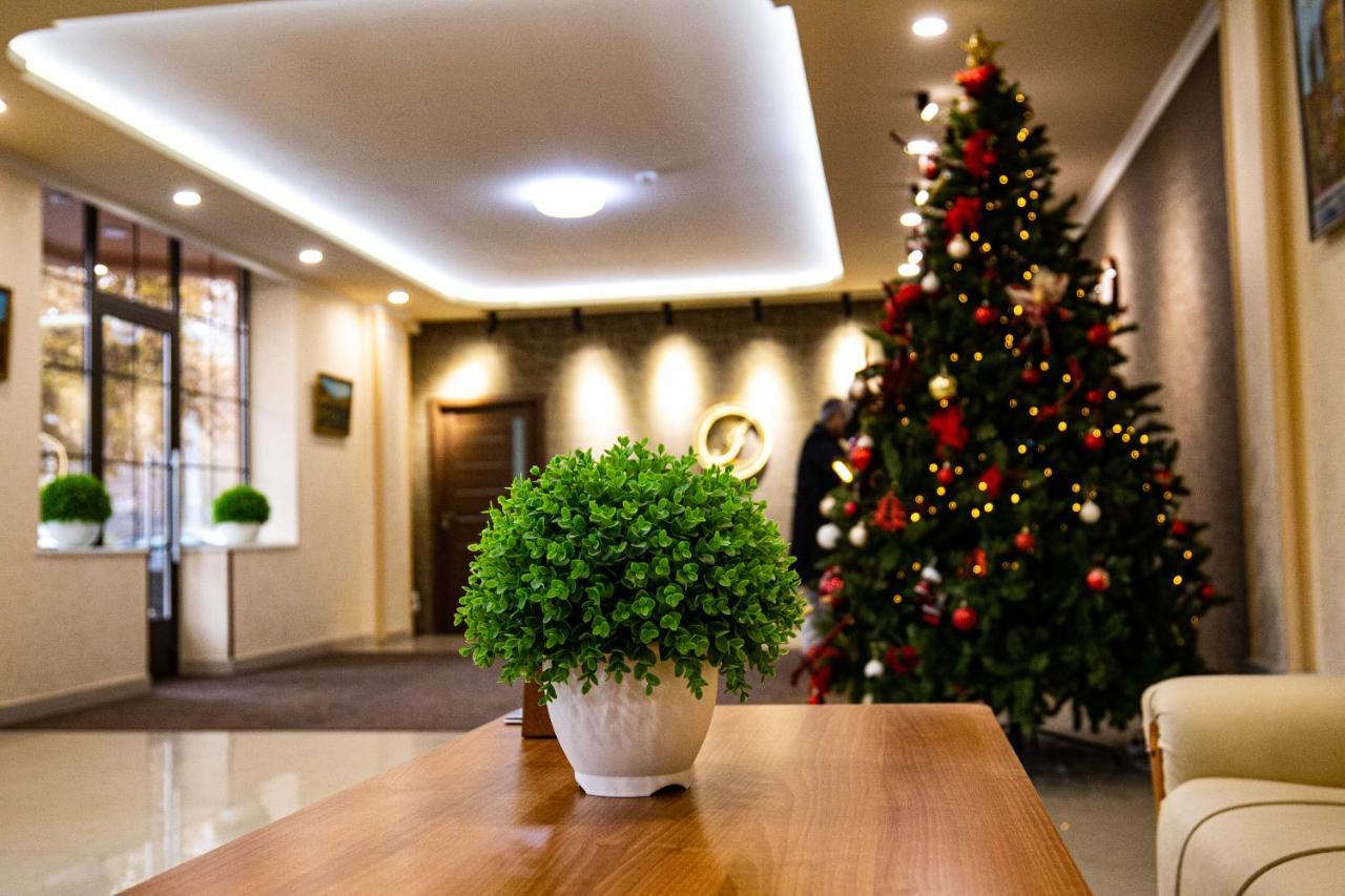 Inga Hotel Yerevan Bagian luar foto