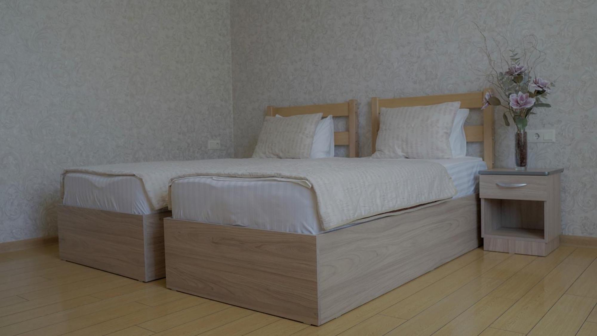Inga Hotel Yerevan Bagian luar foto