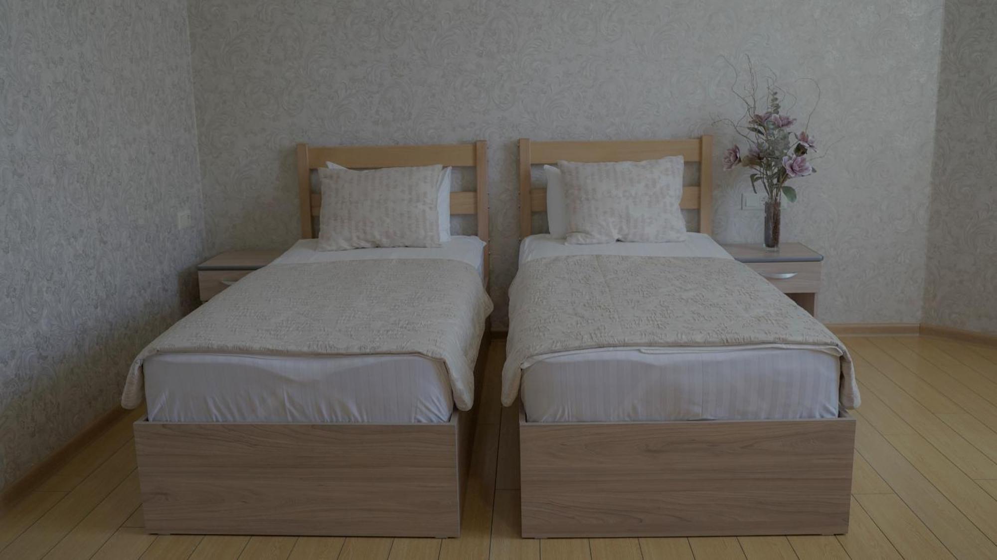 Inga Hotel Yerevan Bagian luar foto