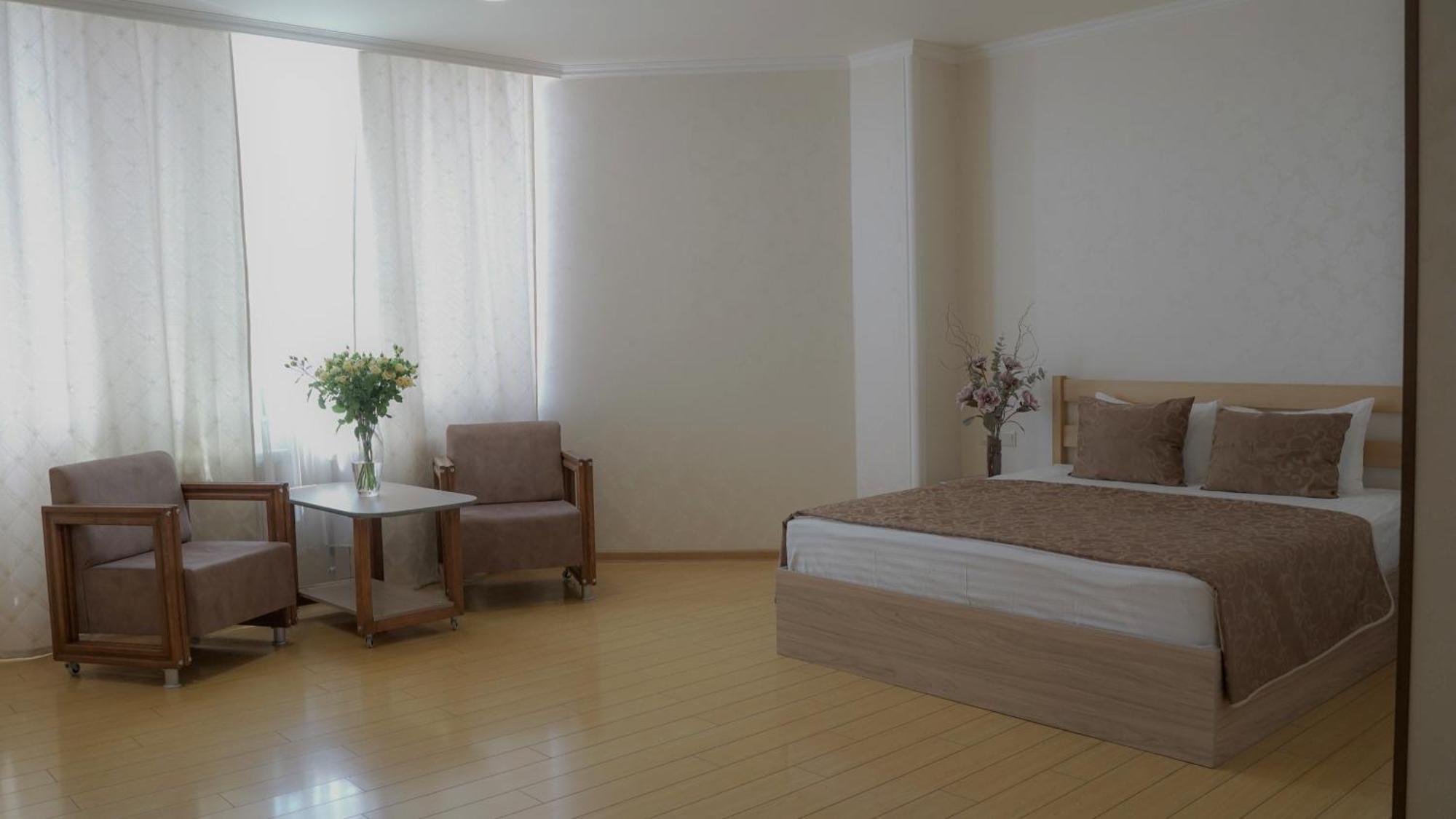 Inga Hotel Yerevan Bagian luar foto