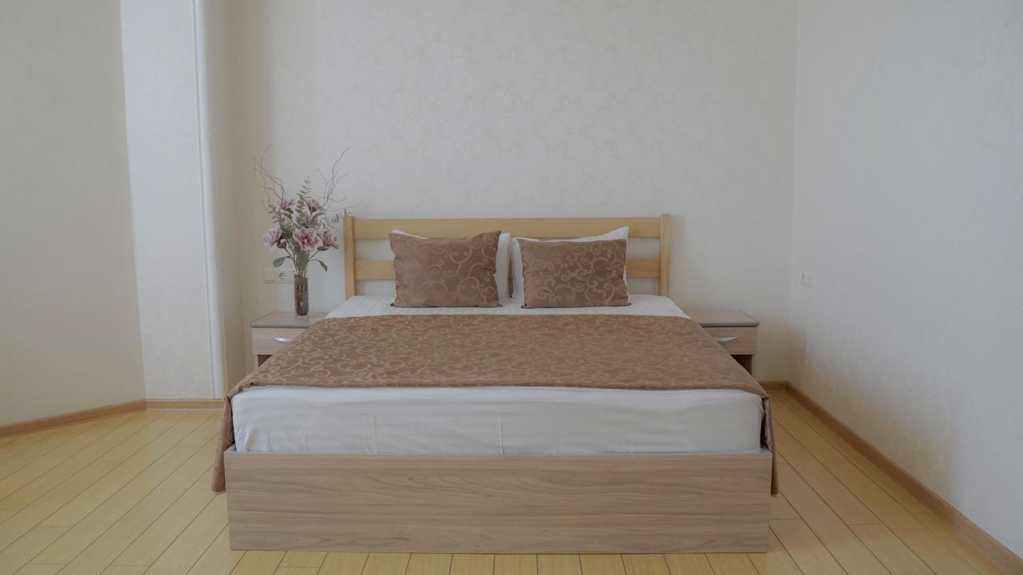 Inga Hotel Yerevan Bagian luar foto